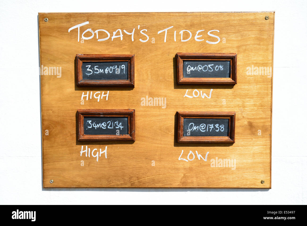 Conseil de la marée, le White Swan Pub, Riverside, Twickenham, arrondissement de Richmond upon Thames, Grand Londres, Angleterre, Royaume-Uni Banque D'Images