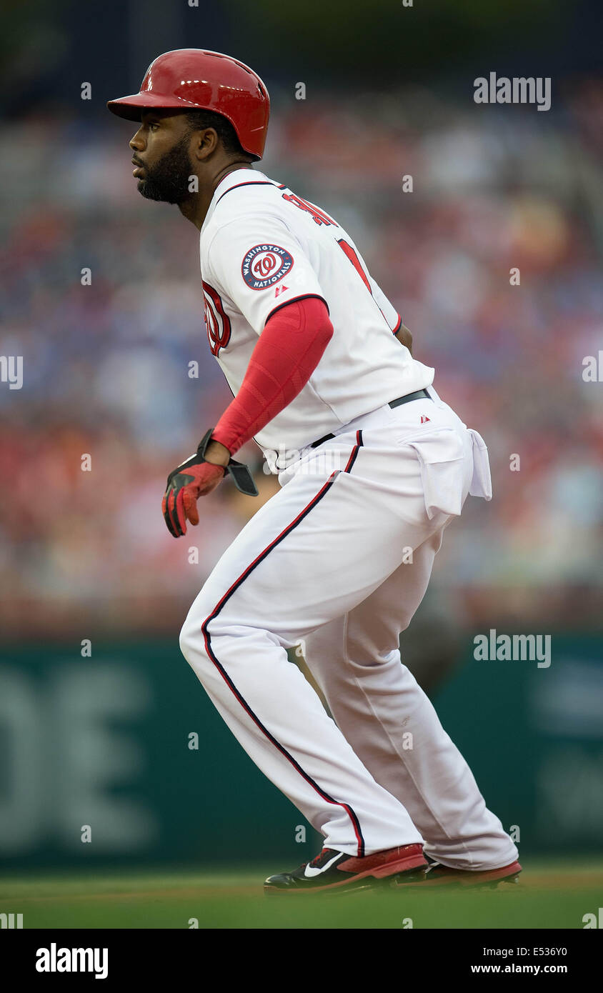 Washington, DC, USA. 18 juillet, 2014. Nationals de Washington center fielder Denard Span (2) sports un nouveau look avec ses poches intérieur à l'extérieur pendant la première manche de son match contre les Brewers de Milwaukee au Championnat National Park à Washington, D.C, le vendredi 18 juillet 2014. Credit : Harry E. Walker/ZUMA/Alamy Fil Live News Banque D'Images