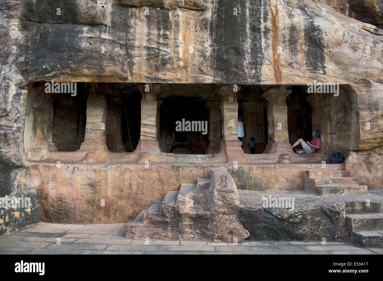 Grotte 4 : Façade. Badami Grottes, district de Bijapur, Karnataka, Inde Banque D'Images