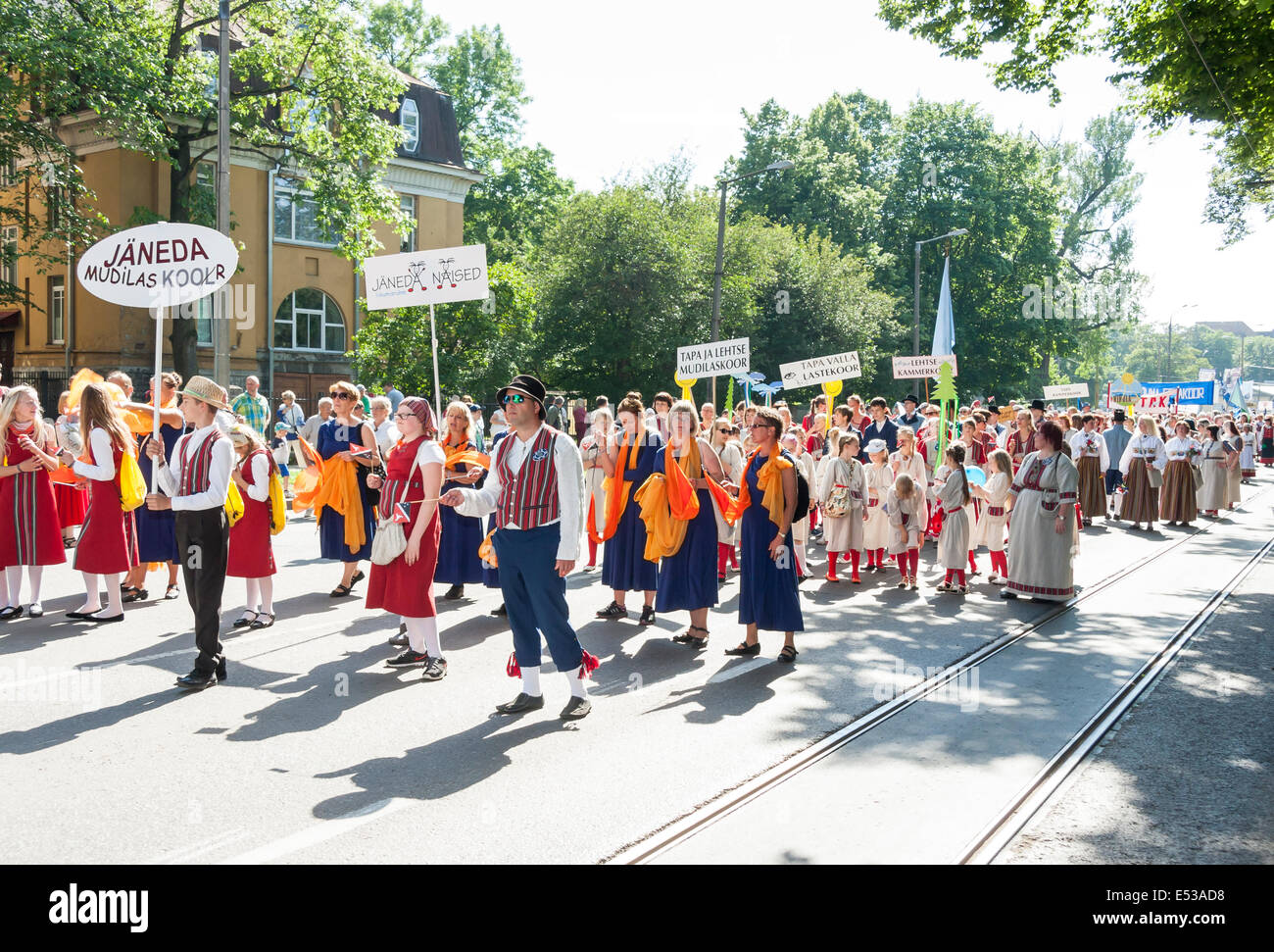 Tallinn, Estonie - Juillet 05, 2014 : Parade Nationale Estonienne XXVI chant et danse festival appelé Aja Puudutus Puudutuse, AEG Banque D'Images