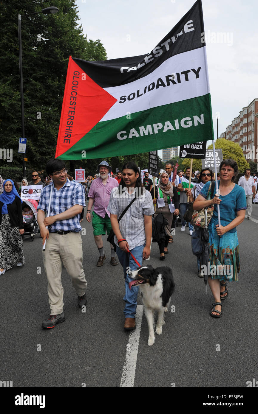 Gaza manifestation nationale le 19/07/2014 à Downing Street, Londres. La manifestation assemblés à Downing Street à la mi-journée avant de marcher vers l'ambassade d'Israël pour protester contre le bombardement de Gazza. Photo par Julie Edwards Banque D'Images