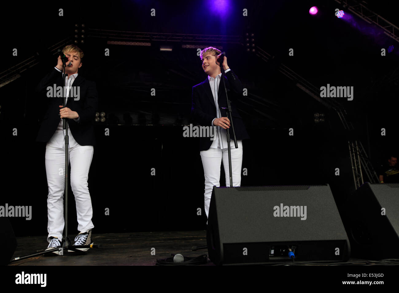 Stoke Park, Guildford, Royaume-Uni. 19 juillet, 2014. Zoufris maracas effectuer au 2ème étape à Guilfest le 19 juillet 2014 Crédit : swiftcreative/Alamy Live News Banque D'Images