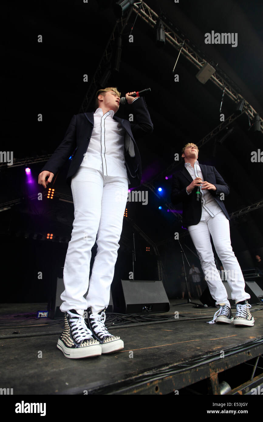 Stoke Park, Guildford, Royaume-Uni. 19 juillet, 2014. Zoufris maracas effectuer au 2ème étape à Guilfest le 19 juillet 2014 Crédit : swiftcreative/Alamy Live News Banque D'Images