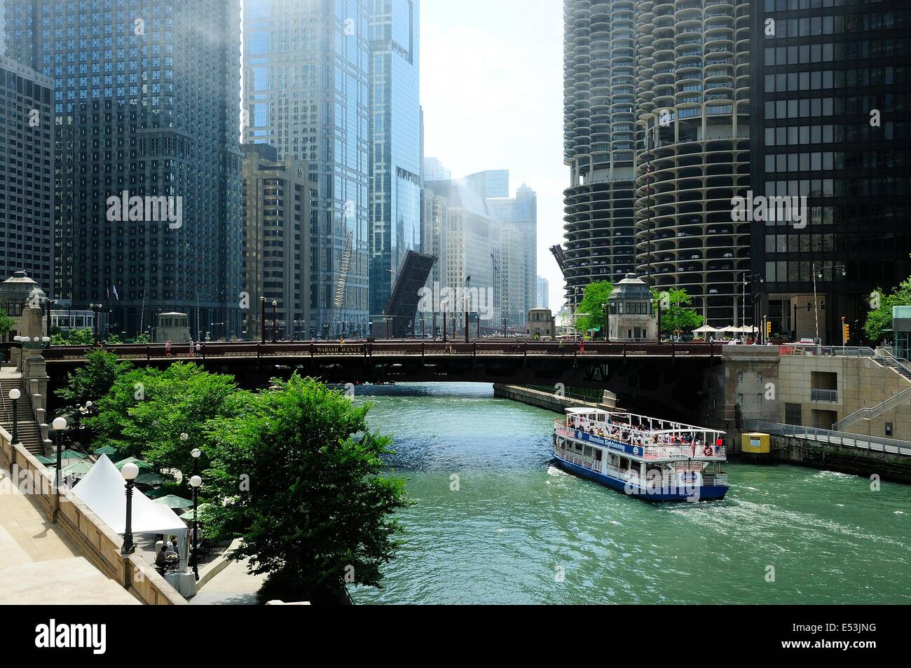 Guide d'architecture de croisière en bateau la rivière Chicago. Banque D'Images