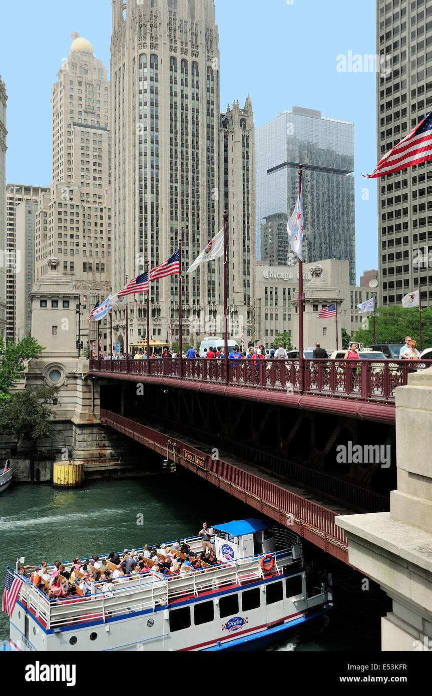 Guide d'architecture de croisière en bateau la rivière Chicago. Banque D'Images