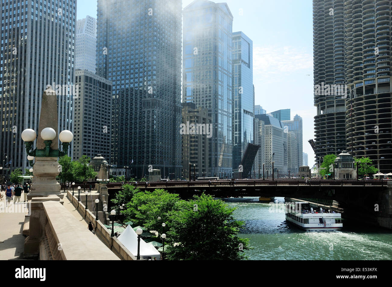 Guide d'architecture de croisière en bateau la rivière Chicago. Banque D'Images
