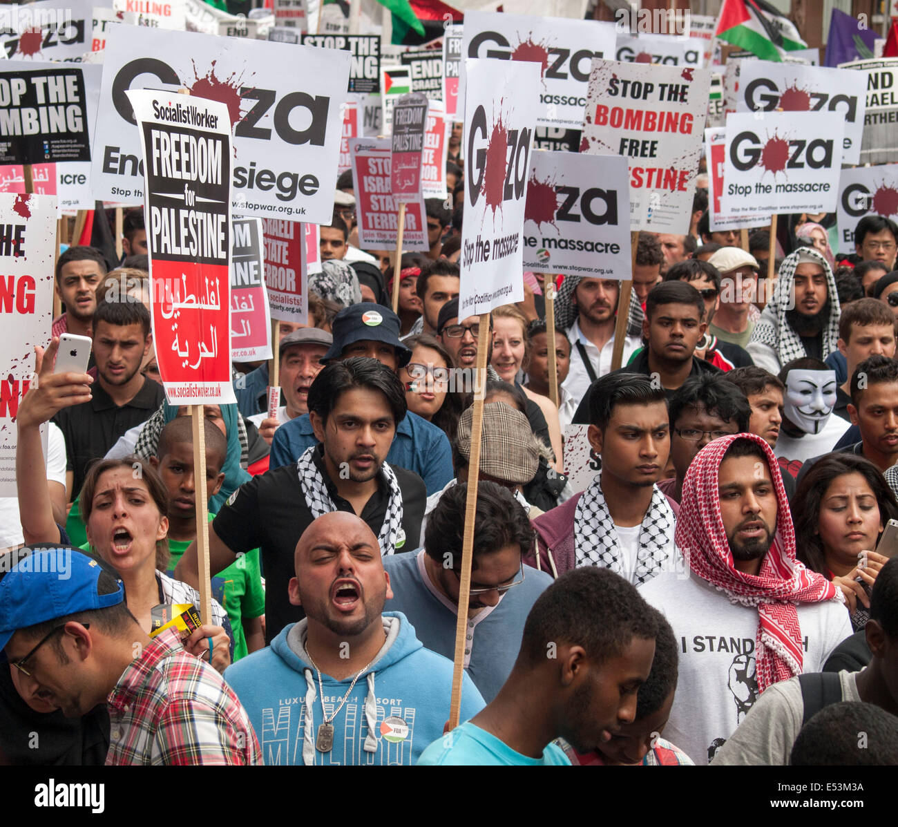 Londres, Royaume-Uni. 19 juillet, 2014. Militants Pro-Palestinian protestation devant l'ambassade d'Israël à l'encontre de la Force de défense israélienne's offensive terrestre dans la bande de Gaza. Credit : Mamusu Kallon/Alamy Live News Banque D'Images