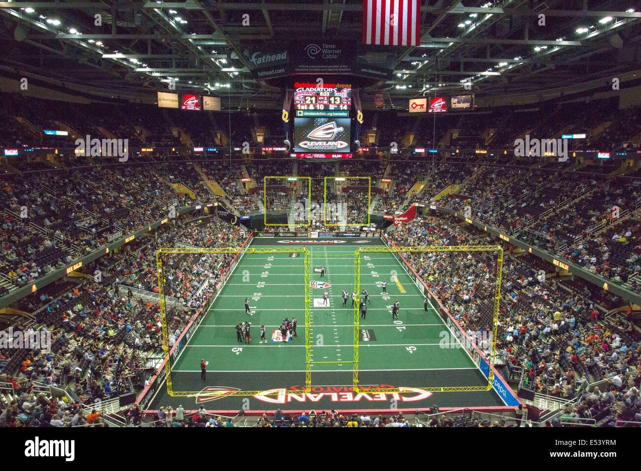 Cleveland, Ohio, USA. 19 juillet, 2014. Cleveland et Jacksonville bataille au cours du deuxième trimestre. Le Cleveland Gladiators défait les Sharks de Jacksonville 62-20 au Quicken Loans Arena de Cleveland, Ohio. Crédit : Frank Jansky/ZUMA/Alamy Fil Live News Banque D'Images