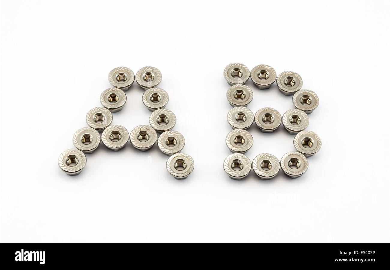 A et B de l'Alphabet, créé par les écrous à embase hexagonale en acier inoxydable. Banque D'Images