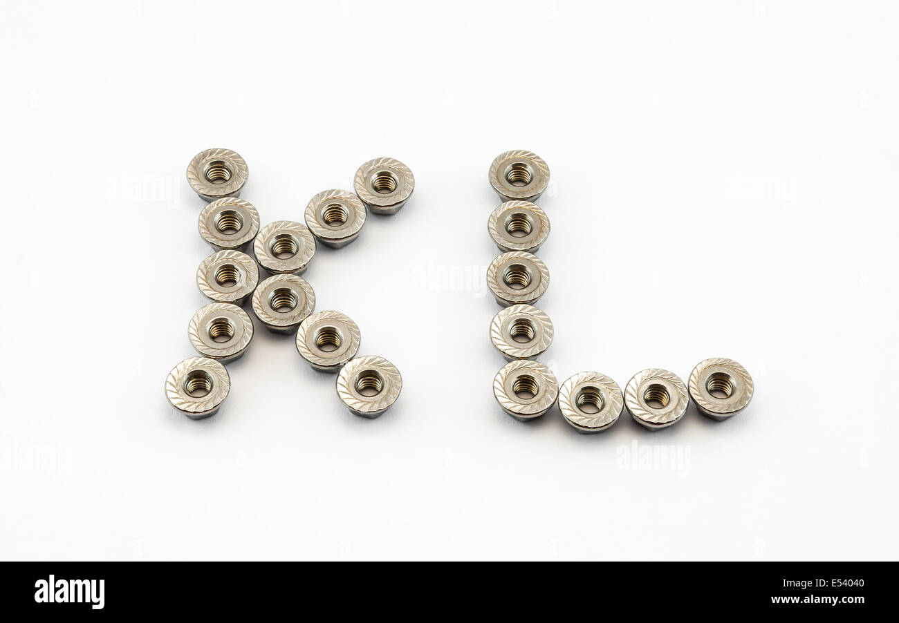 K et L'Alphabet, créé par les écrous à embase hexagonale en acier inoxydable. Banque D'Images