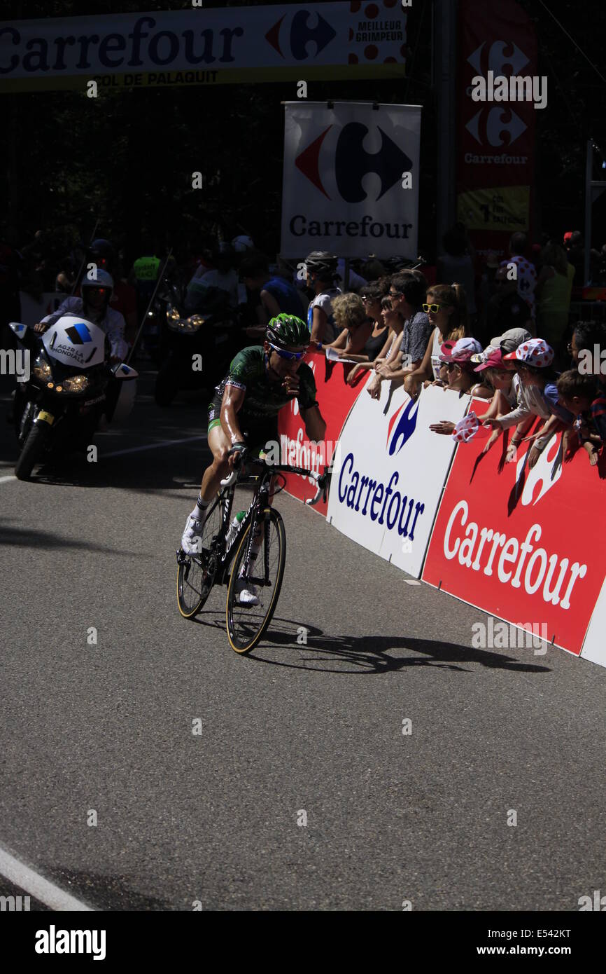 Col de Palaquit, France. 18 juillet, 2014. 13e étape du Tour de France Saint Etienne - Chamrousse dans les Alpes. Au cours de cette étape, les coureurs traversent le col de Palaquit en montagne Chartreuse. Sarcenas, Sappey, France Crédit : Thibaut/Alamy Live News Banque D'Images