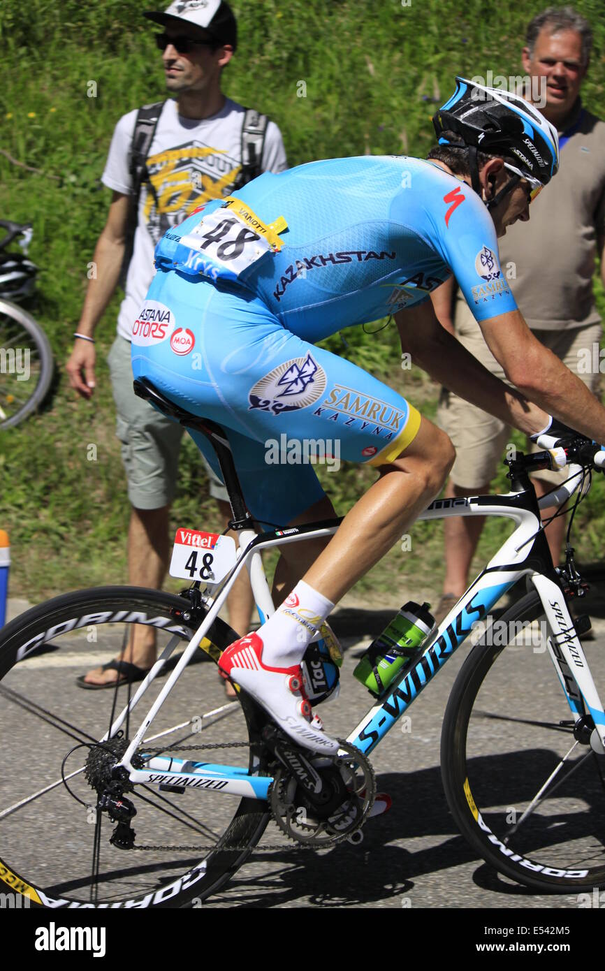 Col de Palaquit, France. 18 juillet, 2014. 13e étape du Tour de France Saint Etienne - Chamrousse dans les Alpes. Au cours de cette étape, les coureurs traversent le col de Palaquit en montagne Chartreuse. Sarcenas, Sappey, France Crédit : Thibaut/Alamy Live News Banque D'Images