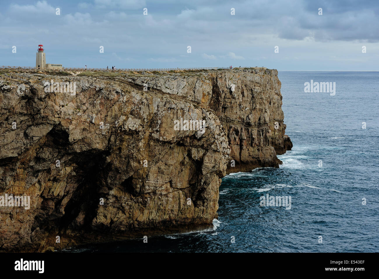 Leuchtturm près de Fortaleza de Sagres, Portugal Banque D'Images