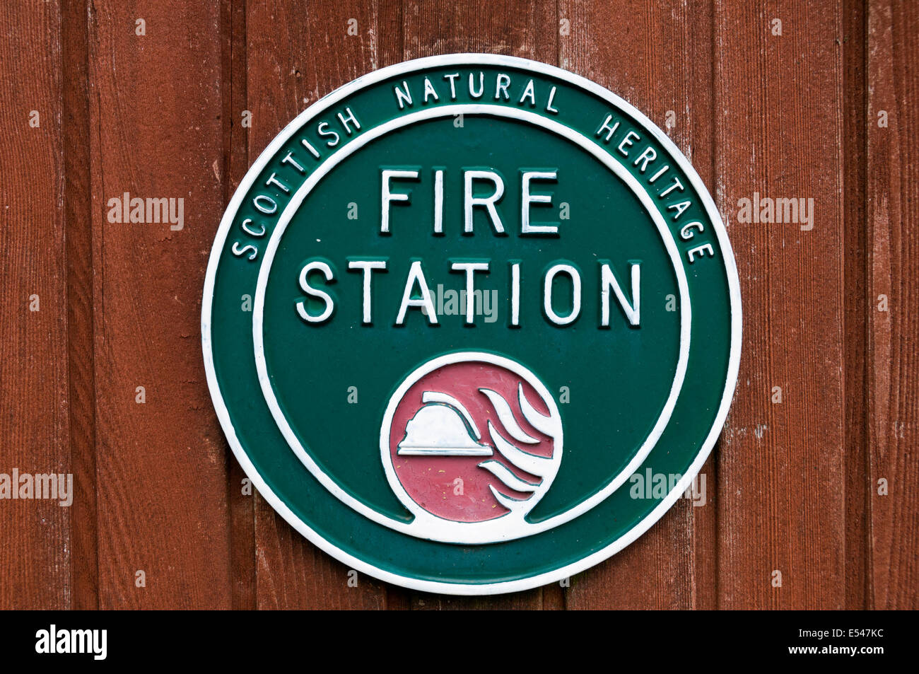 Le Scottish Natural Heritage 'Fire Station' signe à Kinloch, à l'île de Rum, Ecosse, Royaume-Uni Banque D'Images