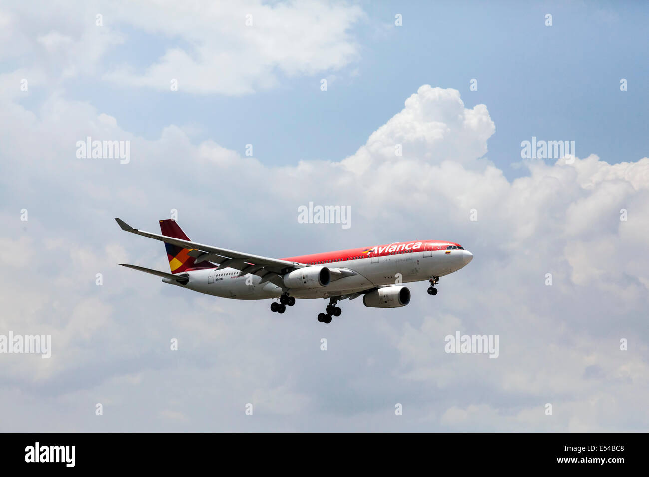 Avianca Airlines Airbus A321 avion jet avion à l'atterrissage. Banque D'Images