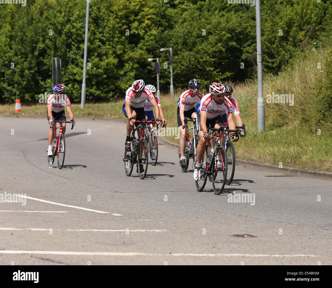 Cycle Local club sur la route du Tour de France, qui a commencé dans le Yorkshire, au jour 3, près de Cambridge. 7 Juillet 2014 Banque D'Images Cycle Local club sur la route du Tour de France, qui a commencé dans le Yorkshire, au jour 3, près de Cambridge. 7 Juillet 2014 Banque D'Images