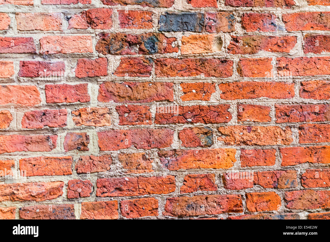 Un mur de briques posées en lien avec une civière en-têtes entre centrées sur les civières dans le cadre ci-dessous Banque D'Images