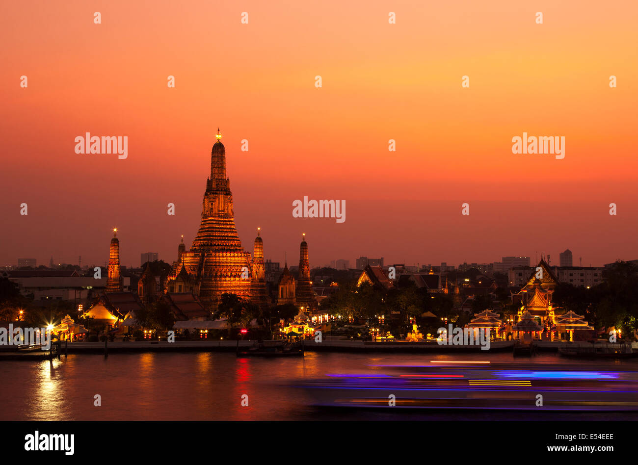 Wat Arun et la rivière Chao Phraya, Bangkok, Thaïlande Banque D'Images