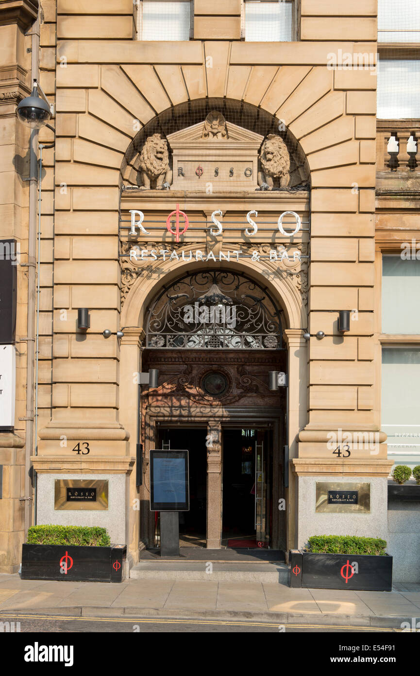 L'entrée de Rosso restaurant et bar, appartenant à Rio Ferdinand, dans la région de Spring Gardens de Manchester, Royaume-Uni. Banque D'Images