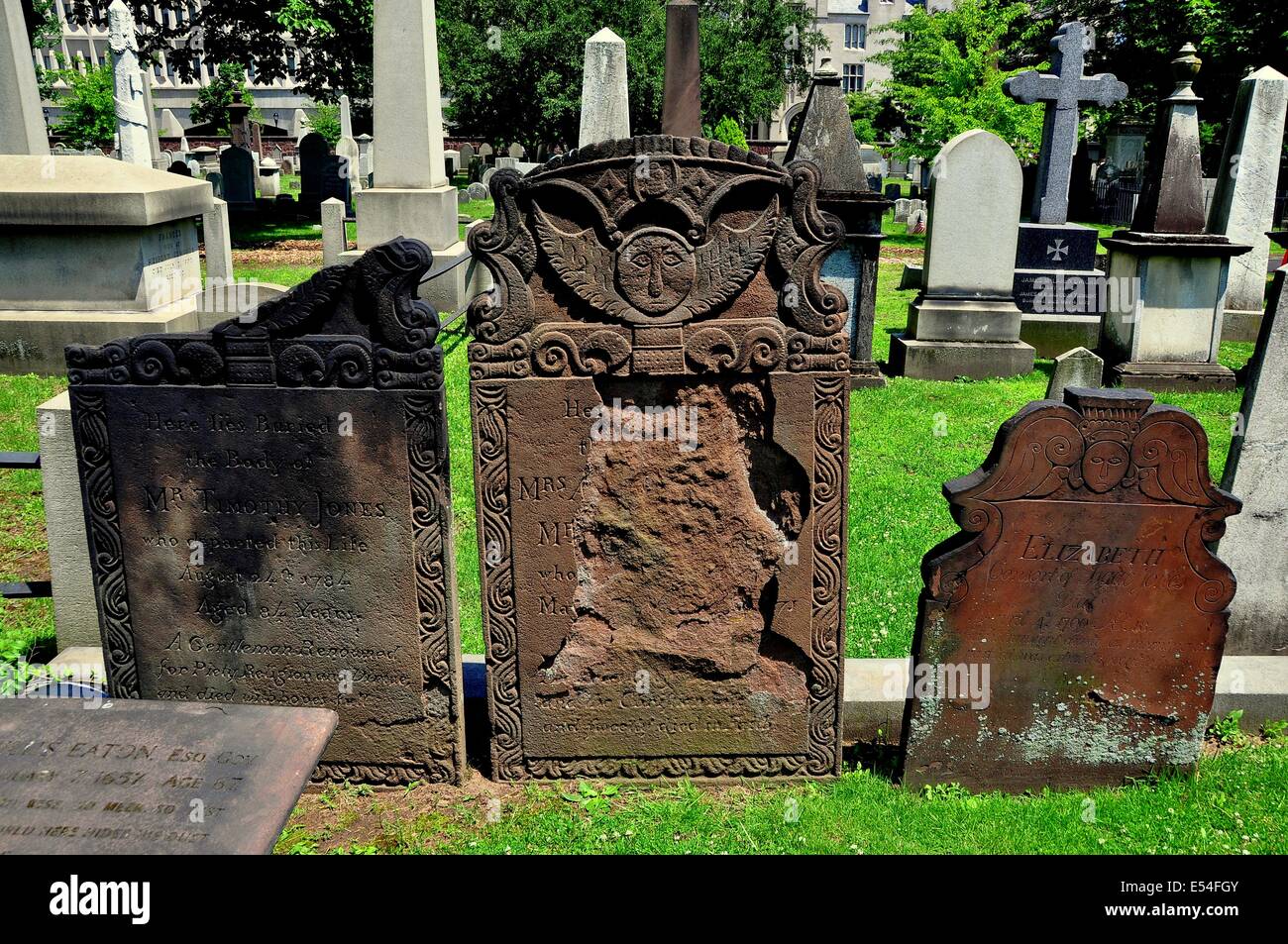 NEW HAVEN, Connecticut trois pierres tombales en grès du 18ème siècle