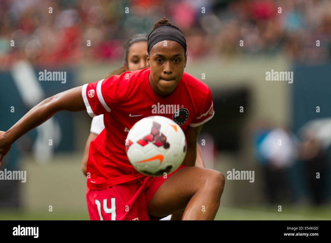 20 juillet 2014 - Portland's JESSICA MCDONALD (14) contrôle la balle près de la boîte. Le FC jouer les épines Portland Boston Breakers au Providence Park le 20 juillet 2014. © David Blair/ZUMA/Alamy Fil Live News Banque D'Images