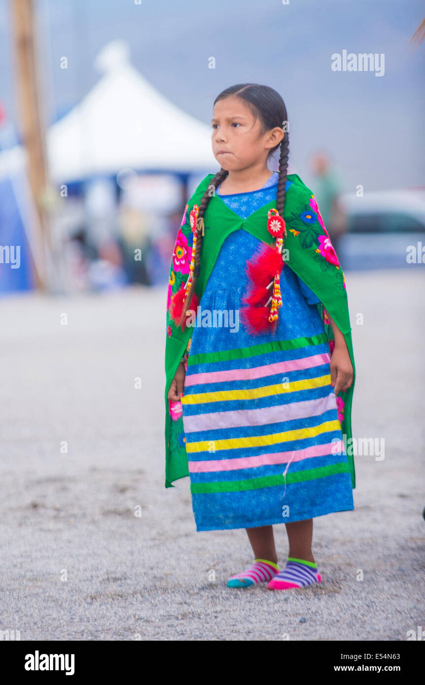 Native American girl prend part à la 25e tribu Paiute Pow Wow annuel Banque D'Images