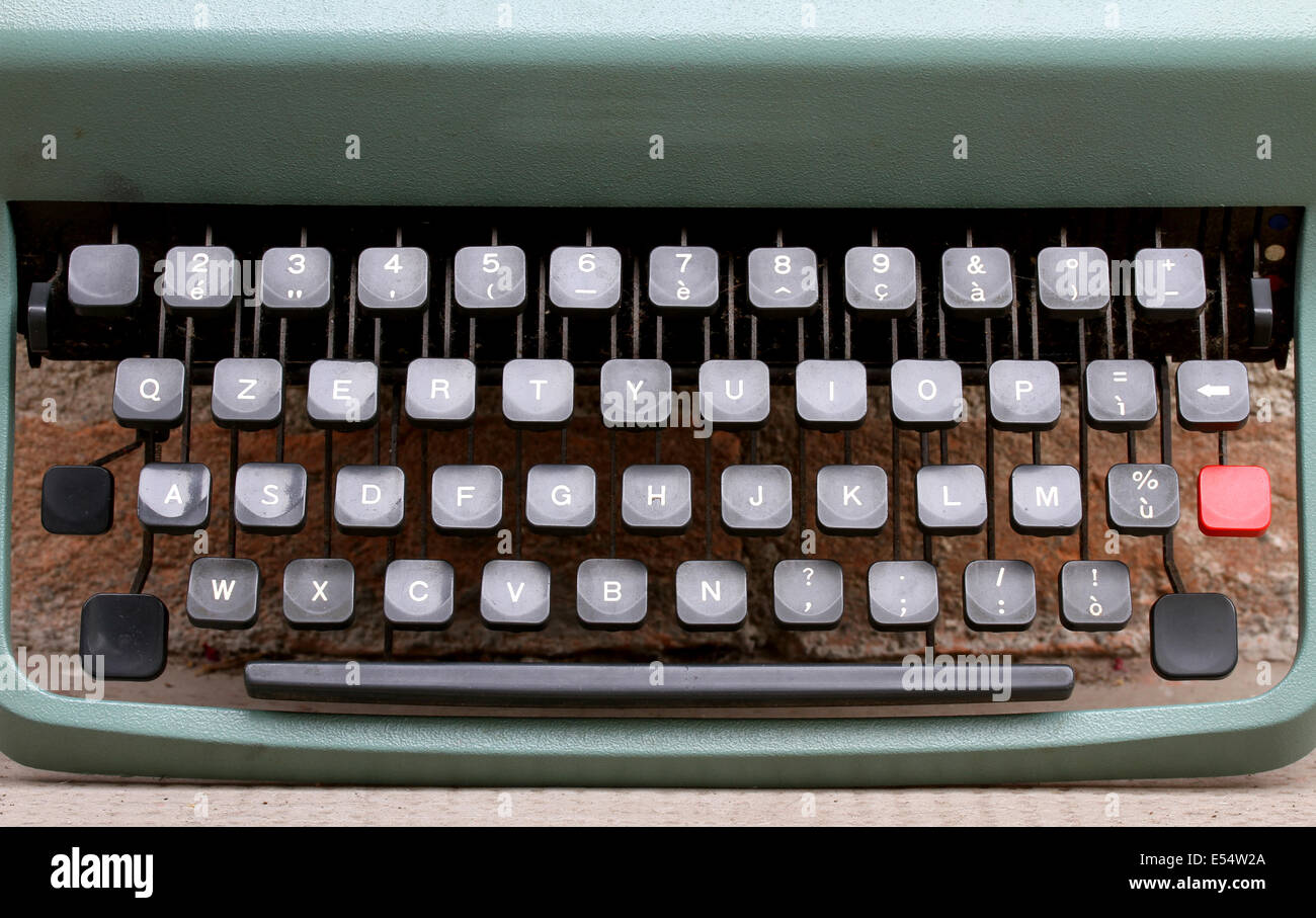 Clavier d'une vieille machine à écrire en métal Banque D'Images