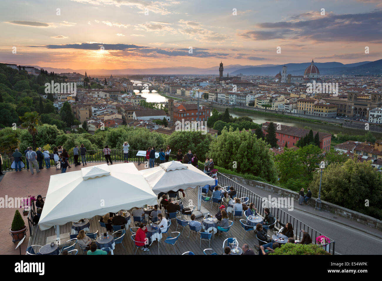 Au coucher du soleil vue sur Florence depuis la Piazza Michelangelo, Florence, Toscane, Italie, Europe Banque D'Images