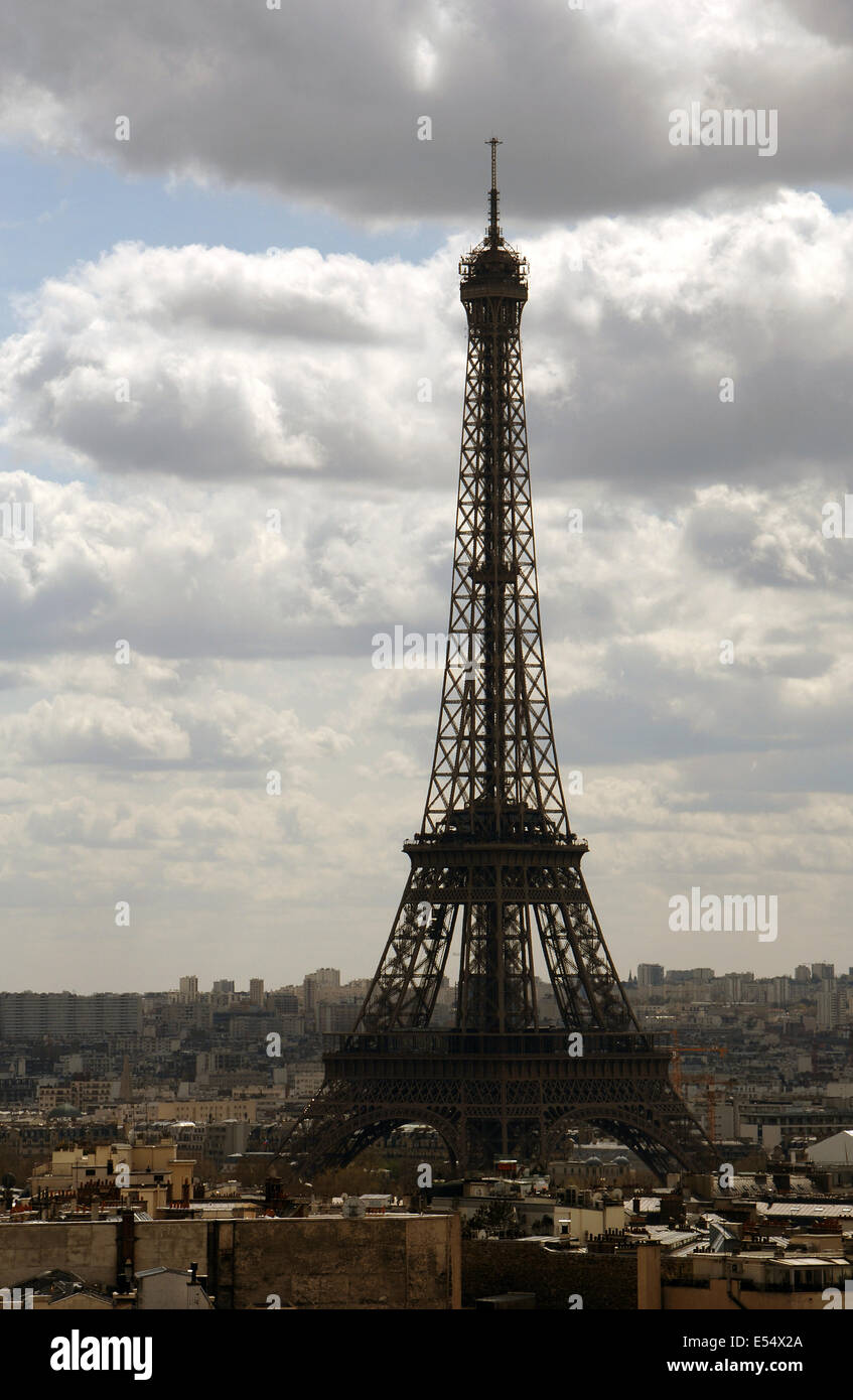 La France. Paris. La Tour Eiffel (1887-1889). Construite par Gustave Eiffel (1832-1923) comme l'entrée en arche pour l'Exposition Universelle de 1889. Banque D'Images La France. Paris. La Tour Eiffel (1887-1889). Construite par Gustave Eiffel (1832-1923) comme l'entrée en arche pour l'Exposition Universelle de 1889. Banque D'Images