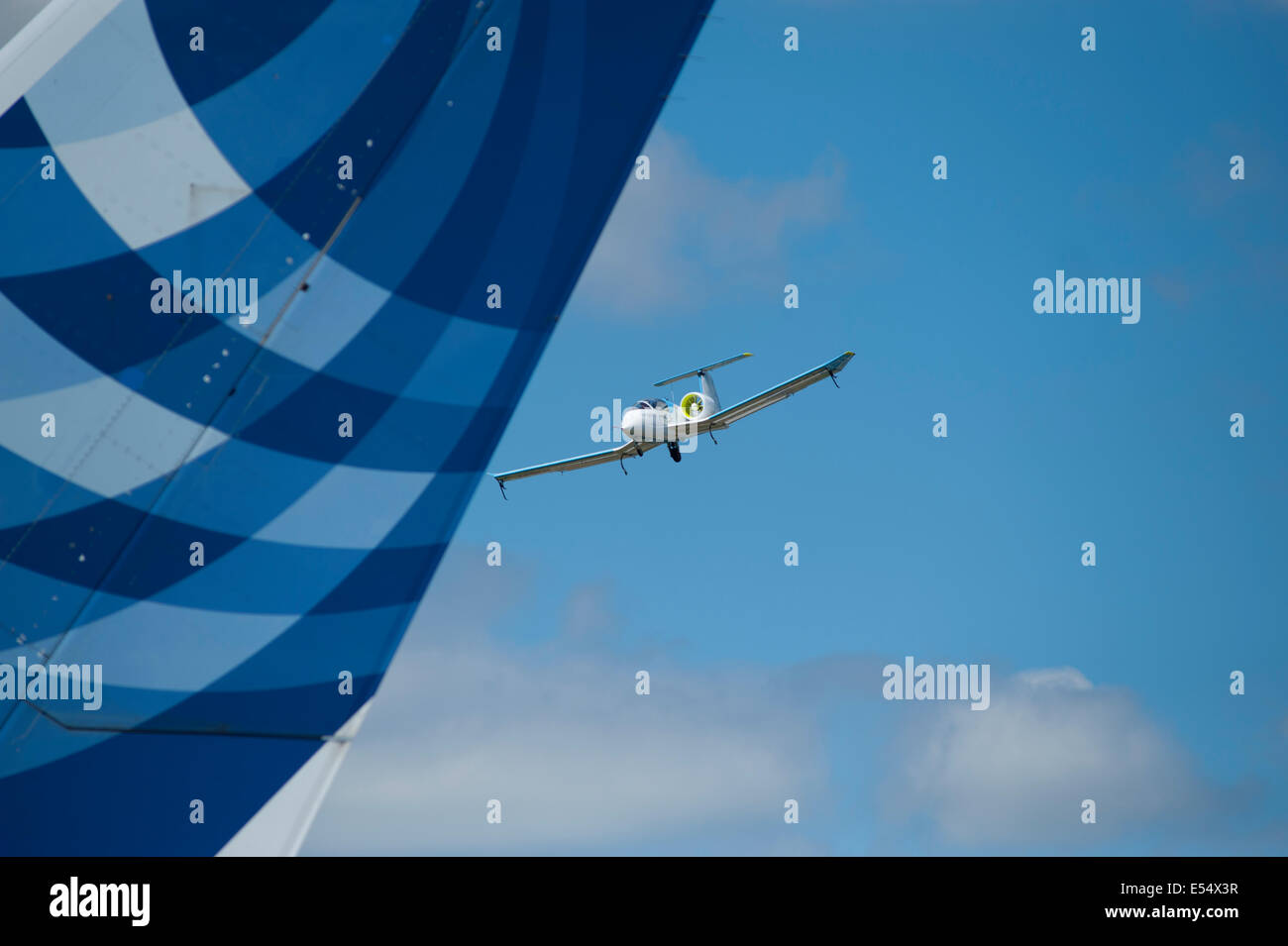 Airbus Industries plus grandes et plus petites, l'avion A380 et le lève-tailfin E Ventilateur, Farnborough International Airshow 2014 Banque D'Images