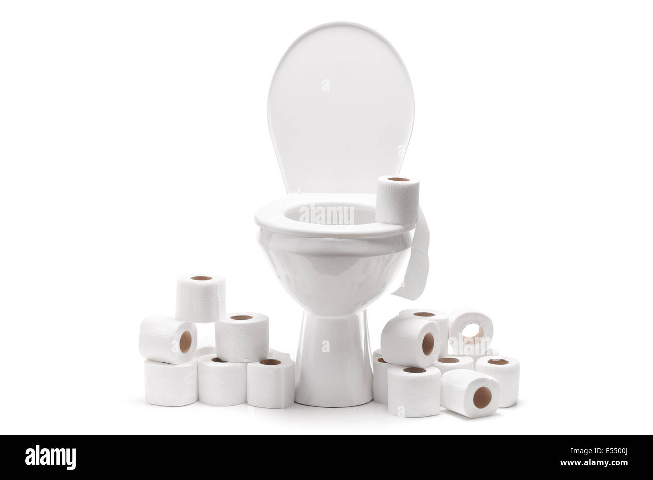 Pile de papier toilette autour d'une cuvette des toilettes Banque D'Images