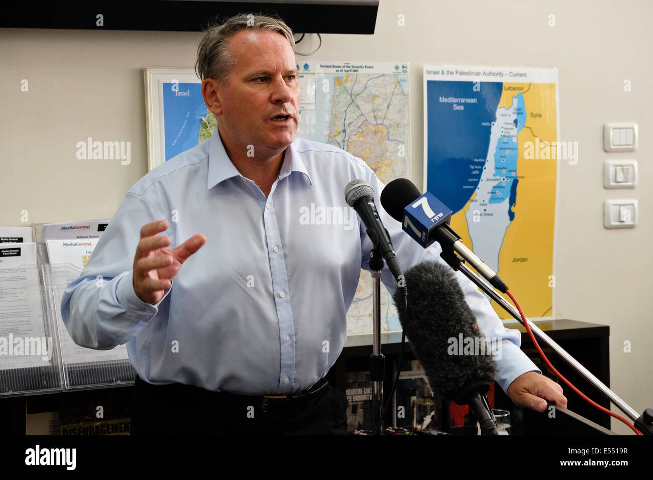 Jerusalem Israel 21 Juillet 14 Le Colonel Richard Kemp Ancien Commandant Des Forces Britanniques En Afghanistan Un Expert Reconnu De L Ethique Militaire Lois De La Guerre Et De L Histoire Militaire A Attribue