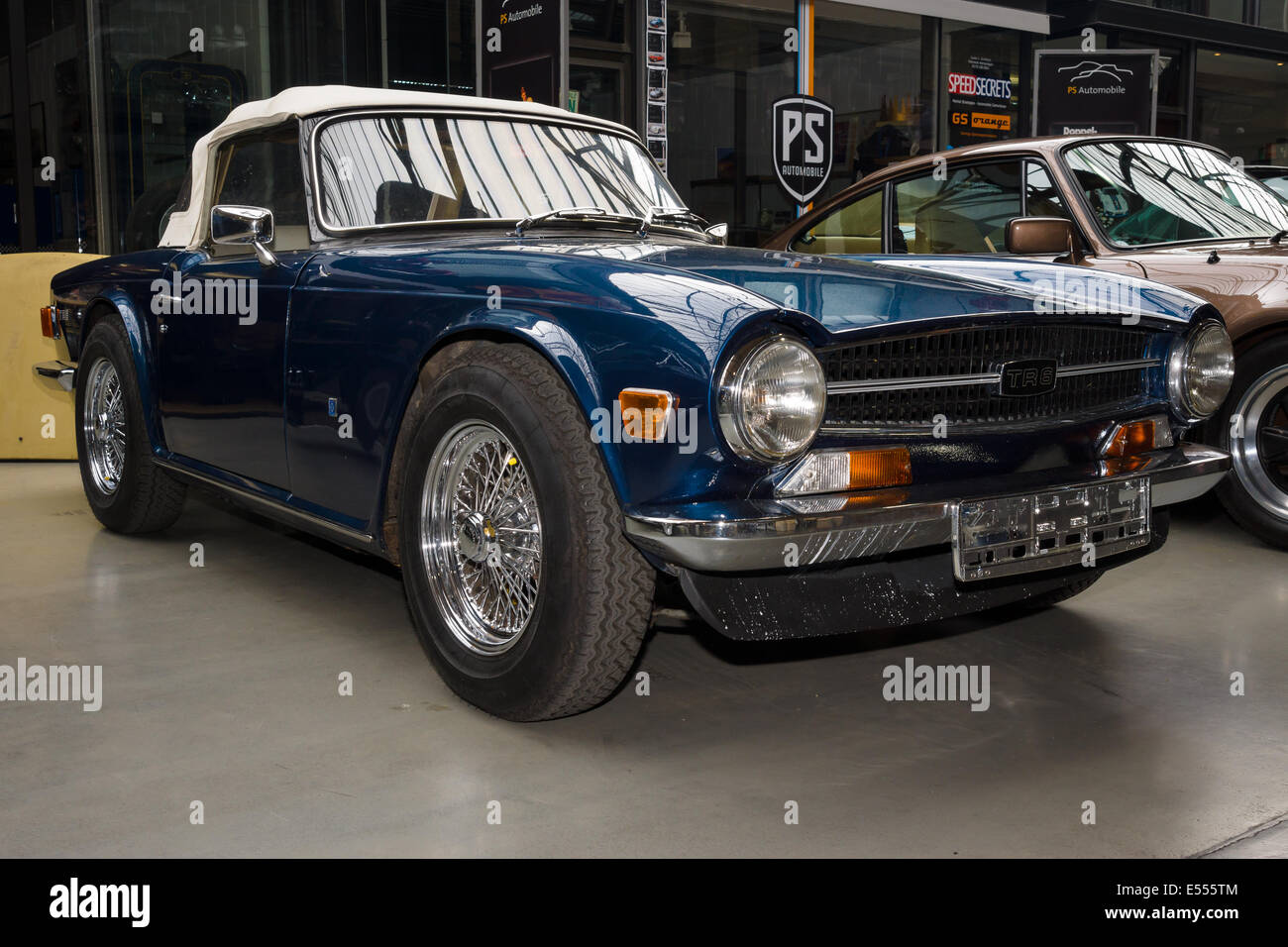 BERLIN, ALLEMAGNE - 17 MAI 2014 : Roadster Triumph TR6. 27e jour - Berlin Brandebourg Oldtimer Banque D'Images