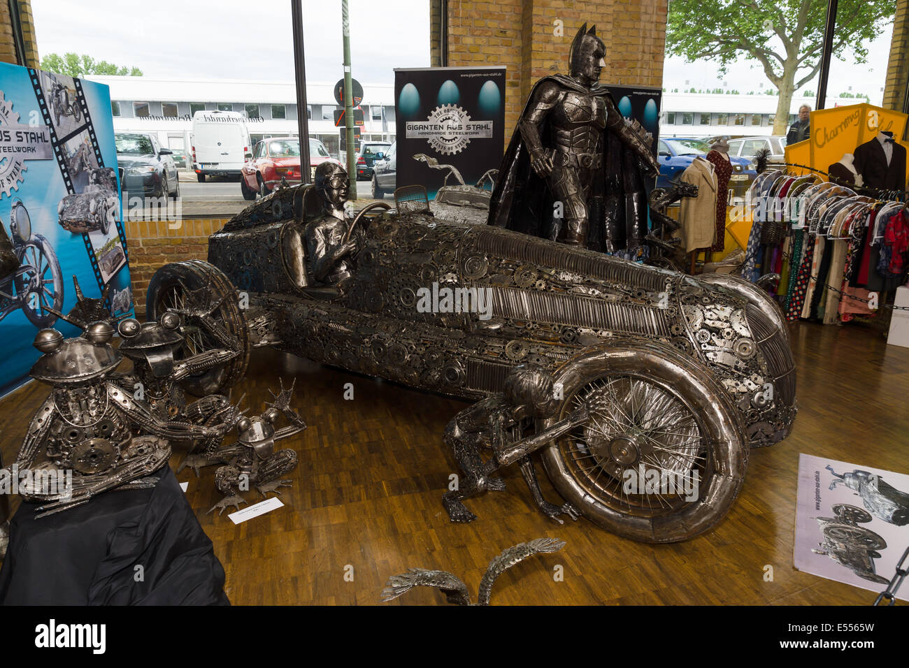 Mercedes Benz W25, faites à la main de métal, l'entreprise Giganten aus Stahl (noir et blanc). 27e jour - Berlin Brandebourg Oldtimer Banque D'Images