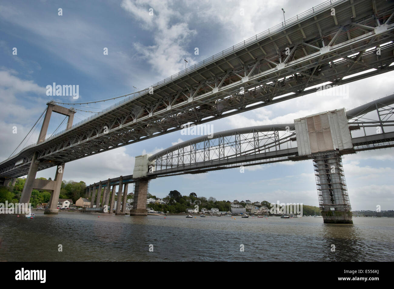 Les échafaudages couvre les piliers de soutien du Royal Albert pont de chemin de fer conçu par Isambard Kingdom Brunel. Banque D'Images