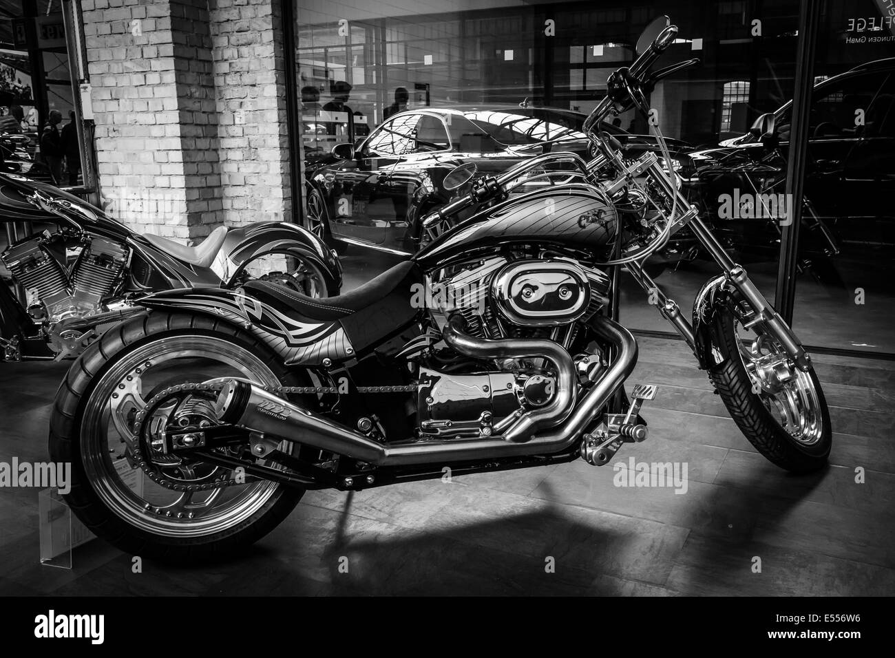 Harley-Davidson moto Custom Bike, gros plan. Noir et blanc. 27e jour - Berlin Brandebourg Oldtimer Banque D'Images
