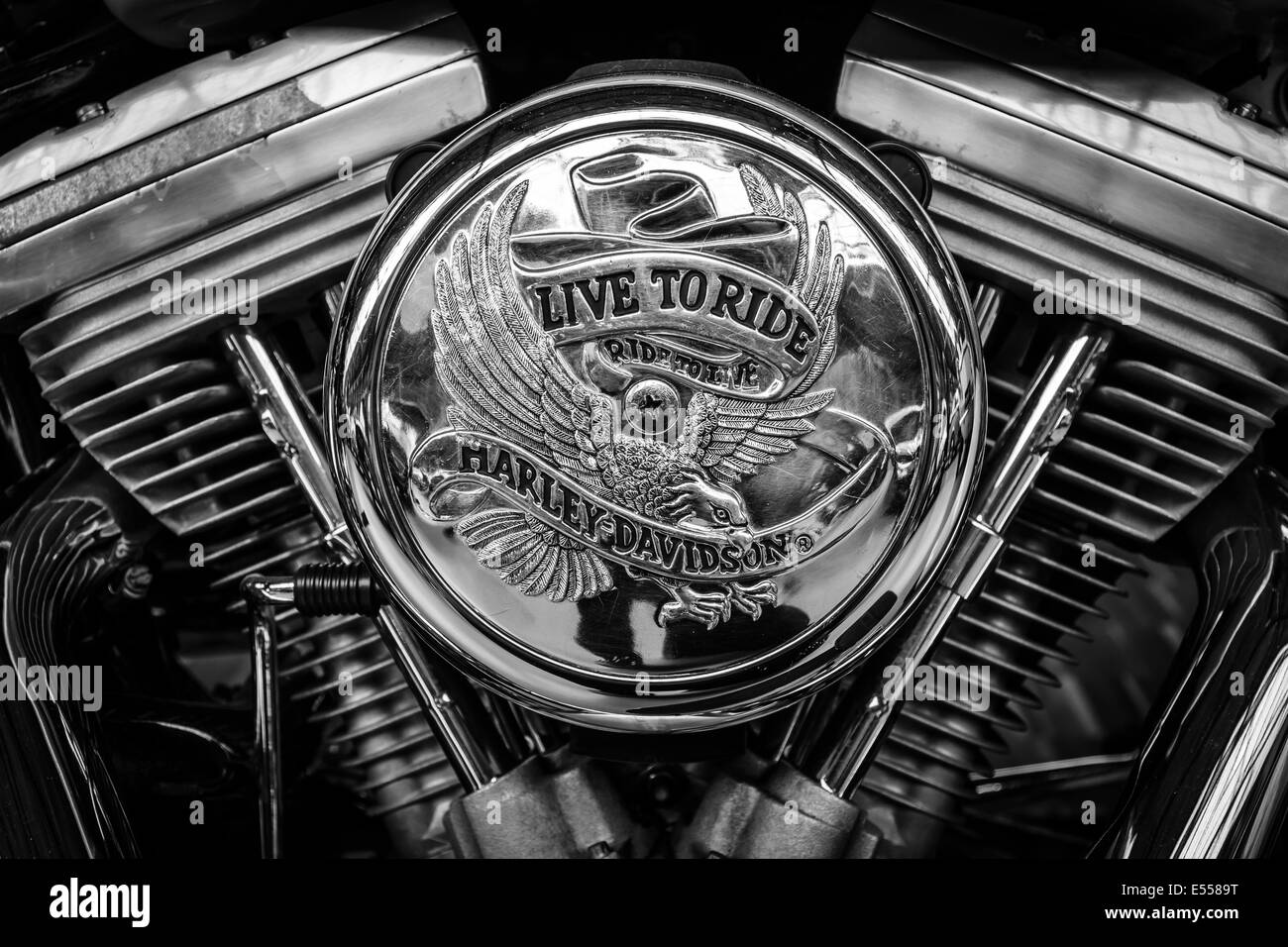 BERLIN, ALLEMAGNE - 17 MAI 2014 : Détail de la moto Harley-Davidson. Noir et blanc. 27e jour - Berlin Brandebourg Oldtimer Banque D'Images