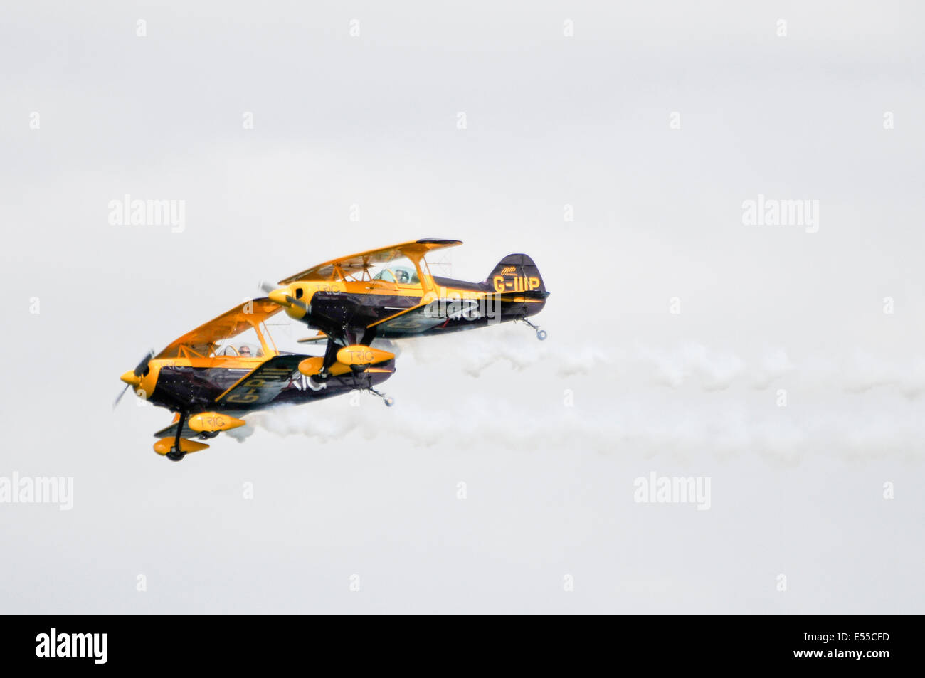 Deux Pitts S-1D' spécial (G-PIII et G-IIIP) voler en formation serrée Banque D'Images