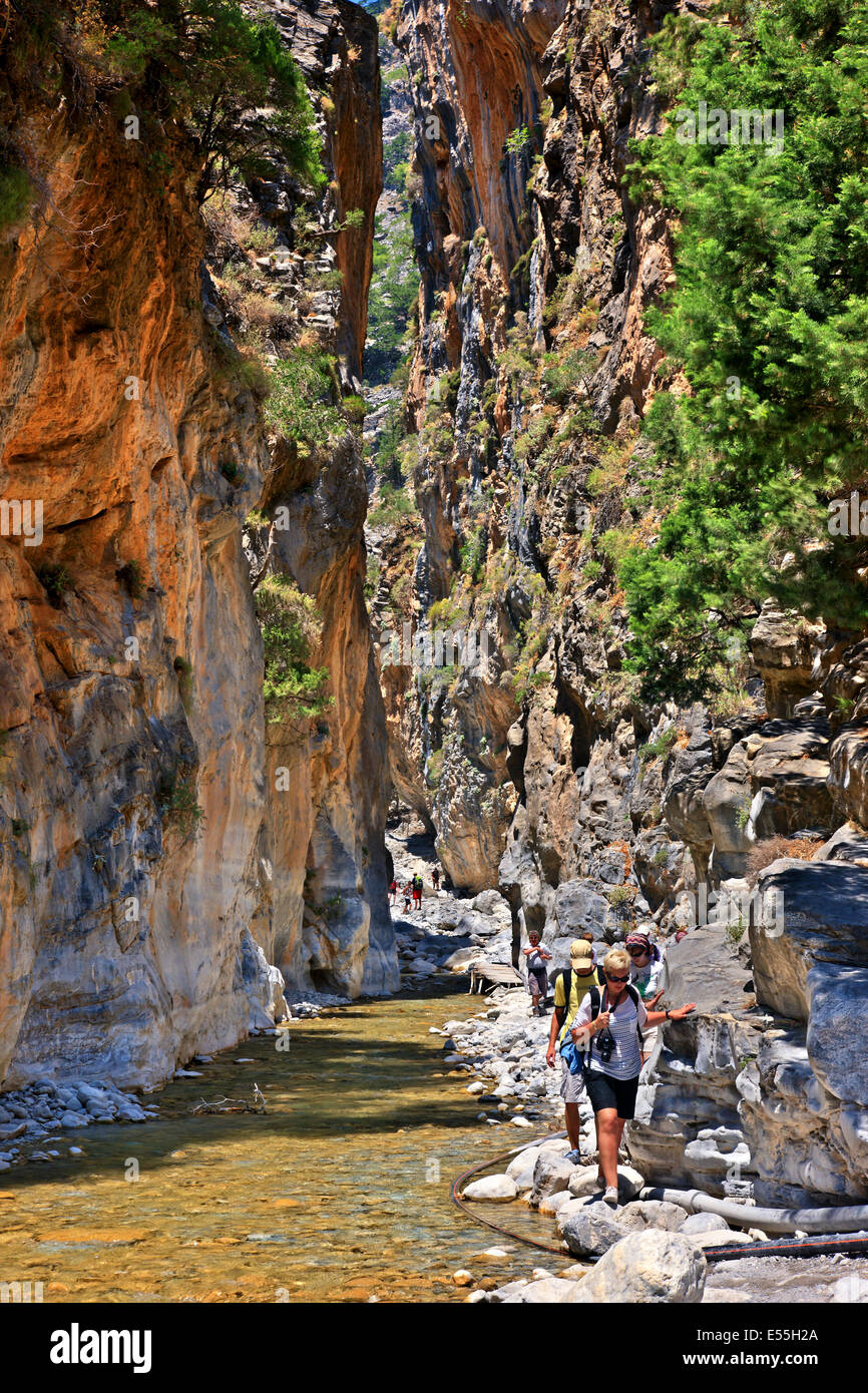 'Portes', le passage le plus étroit des Gorges de Samaria, près de Agia Roumeli village, Sfakia, Chania, Crète, Grèce Banque D'Images