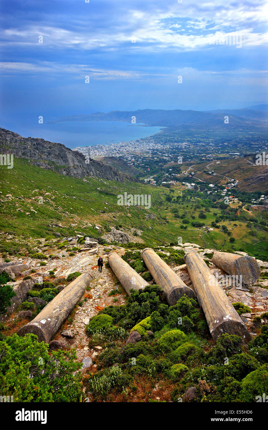 Anciennes colonnes oublié à une ancienne carrière située sur les pentes du mont Ochi ('Oche'), ('Evia' Evvoia) island, Grèce centrale. Banque D'Images