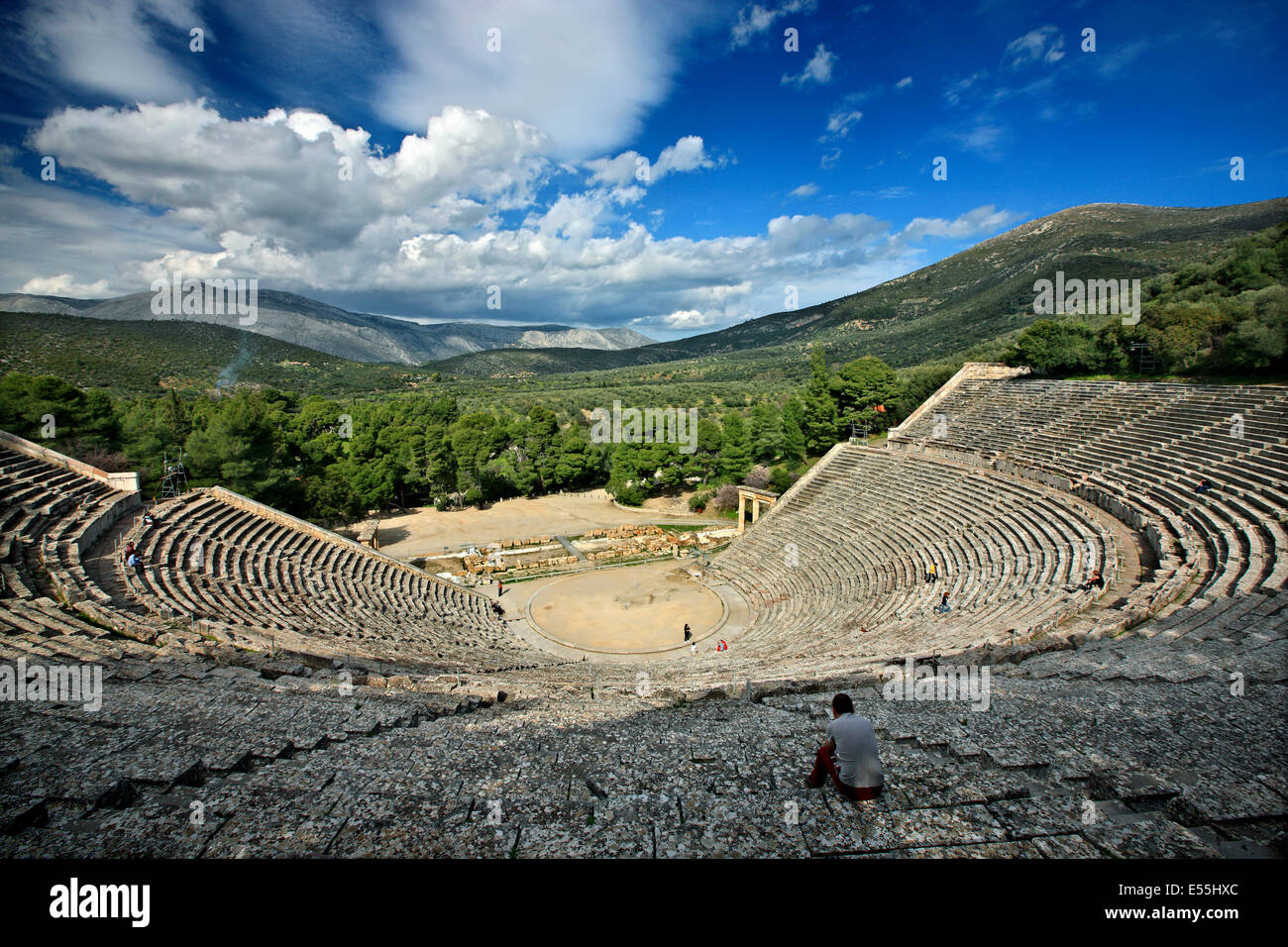 Le théâtre antique d'Épidaure (Epidaure), Argolide (Argolide), Péloponnèse, Grèce. Banque D'Images