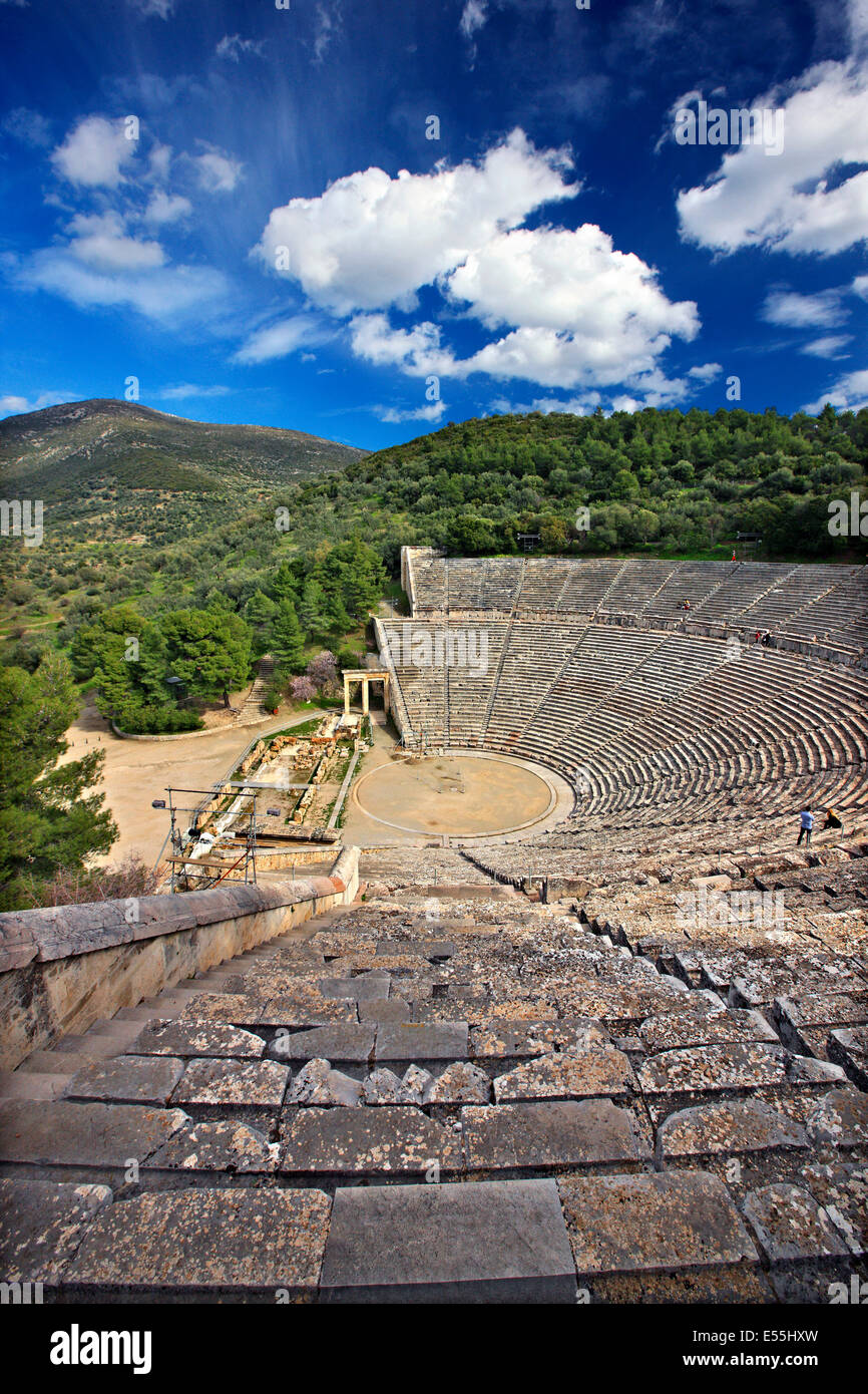 Le théâtre antique d'Épidaure (Epidaure), Argolide (Argolide), Péloponnèse, Grèce. Banque D'Images