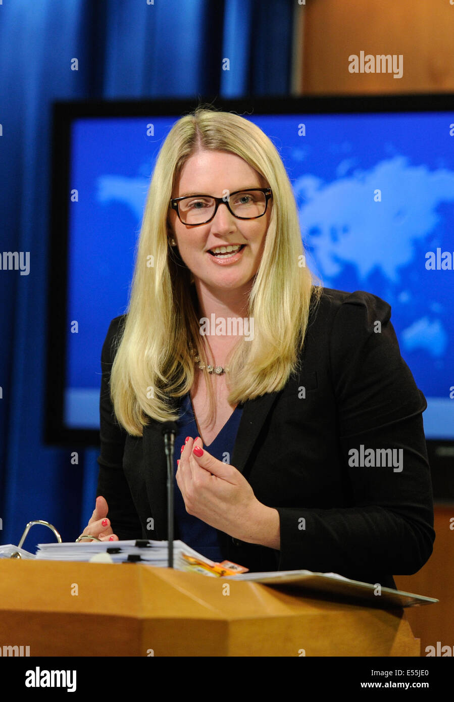 Washington, DC, USA. 21 juillet, 2014. Porte-parole du Département d'État américain Marie Harf parle au cours de conférence de presse quotidienne à Washington, DC, la capitale des États-Unis, le 21 juillet 2014. Le président américain Barack Obama a appelé lundi pour un plein, sans obstacle et transparente sur l'écrasement d'avion malaisien MH17 en Ukraine. Credit : Bao Dandan/Xinhua/Alamy Live News Banque D'Images