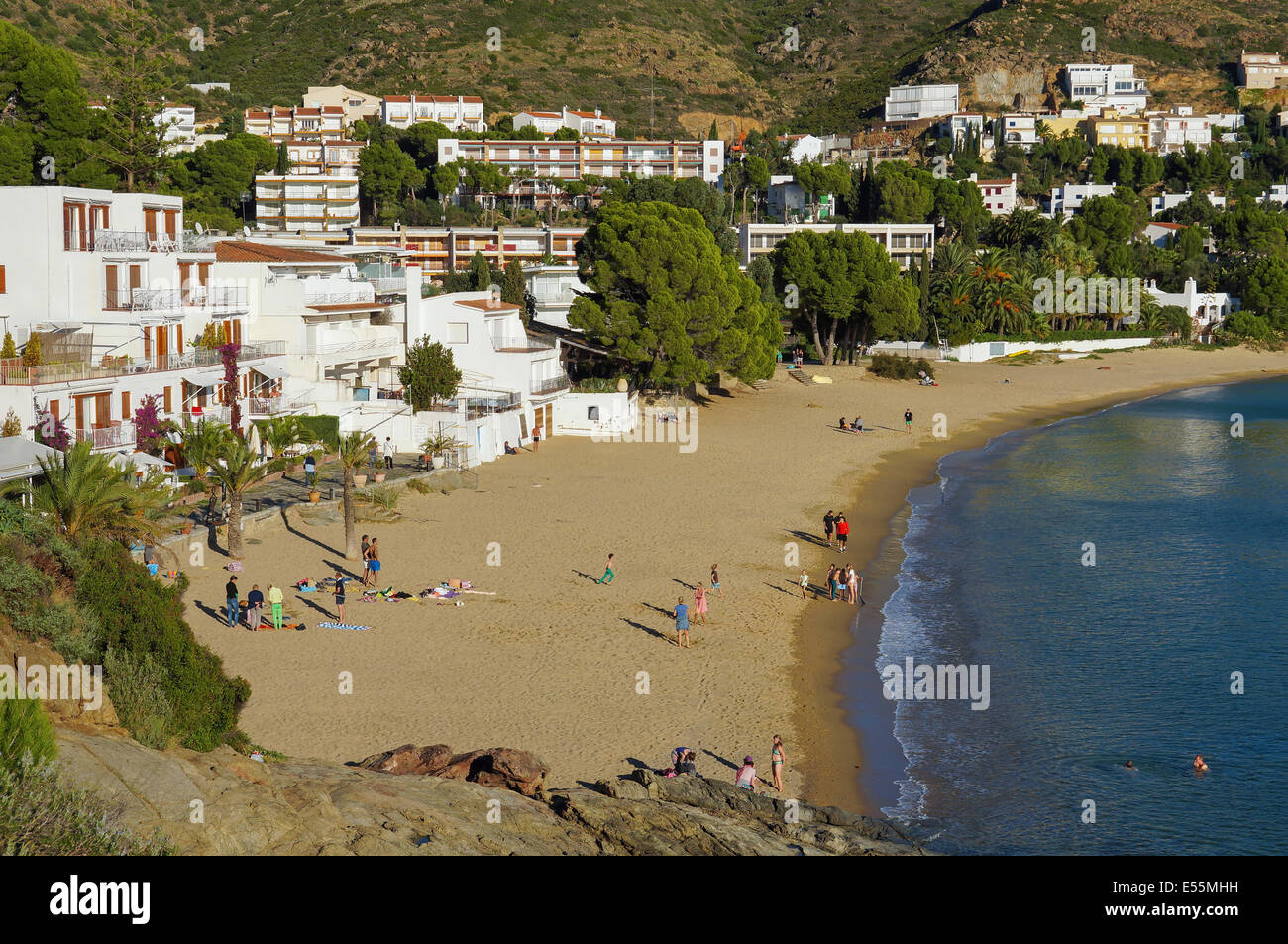 Plage Méditerranéenne De Lalmadrava Dans Canyelles Grosses