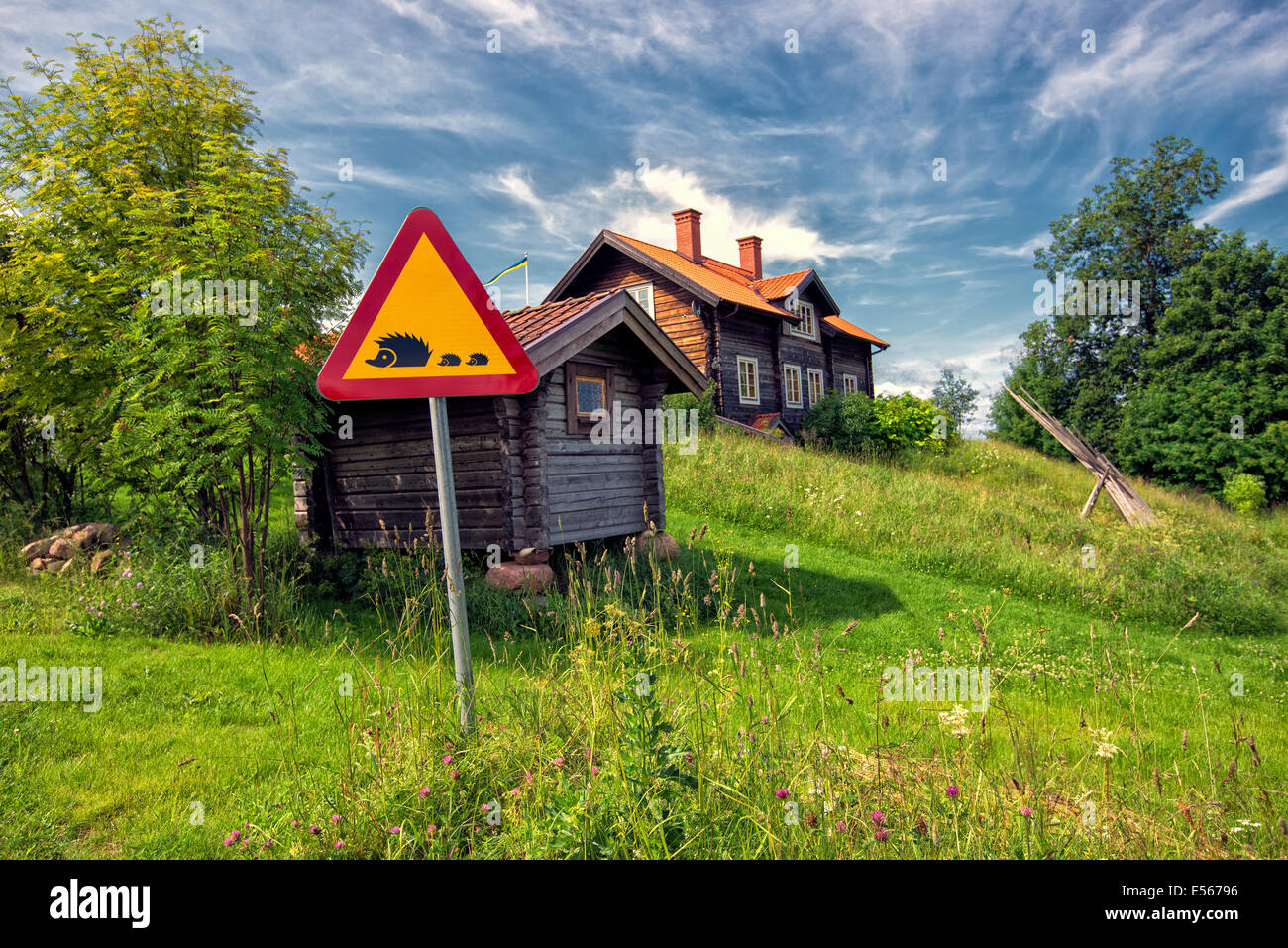 Panneau de circulation avertissement de hérissons crossing en Dalécarlie, idyllique, Suède Banque D'Images