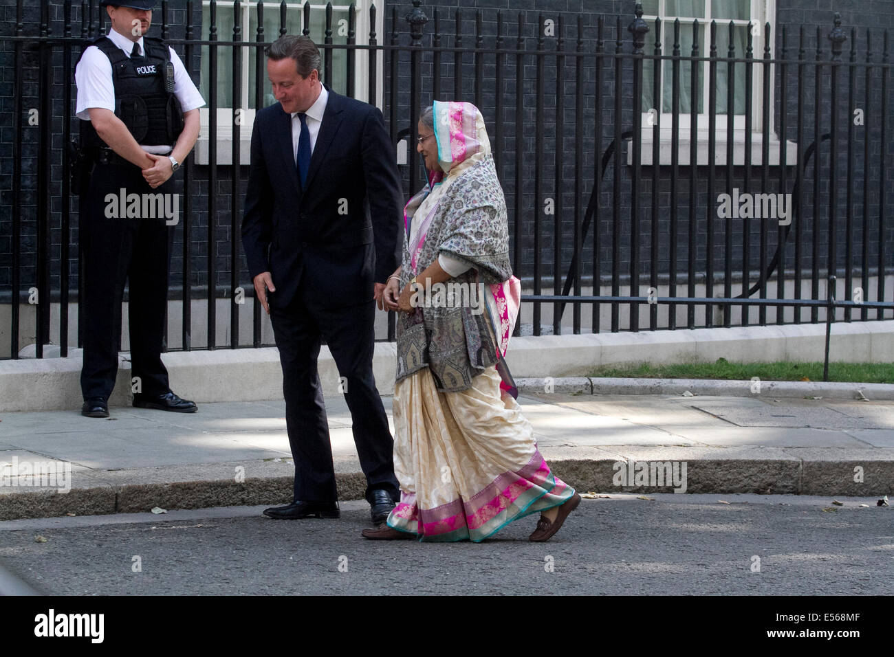 Londres, Royaume-Uni. 22 juillet, 2014. Le PM du Bangladesh, Sheikh Hasina, est accueilli par le Premier ministre britannique David Cameron à Downing Street London Crédit : amer ghazzal/Alamy Live News Banque D'Images