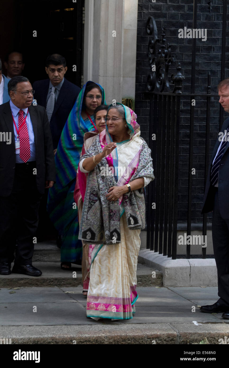 Londres, Royaume-Uni. 22 juillet, 2014. Le PM du Bangladesh Sheikh Hasina quitte Downing Street London après avoir rencontré le Premier ministre britannique David Cameron Crédit : amer ghazzal/Alamy Live News Banque D'Images
