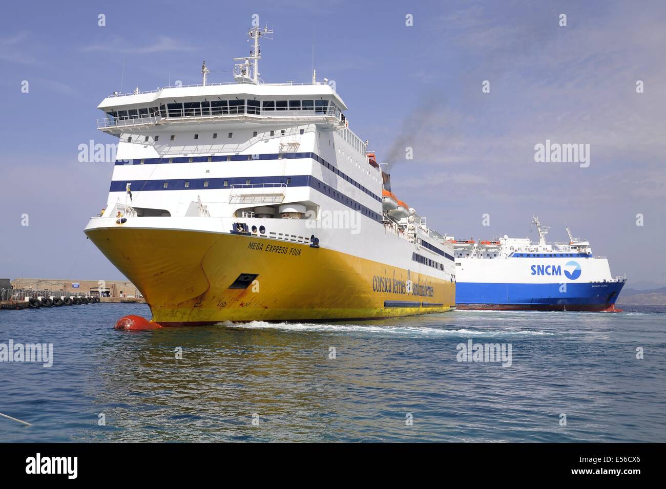 France, Corse, Ile Rousse, station d'accueil des ferries de Corsica Ferries et Sardinia Ferries et de la SNCM entreprises Banque D'Images