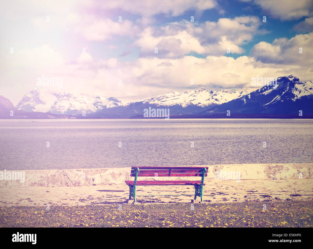 Vintage photo de banc au Lake Banque D'Images