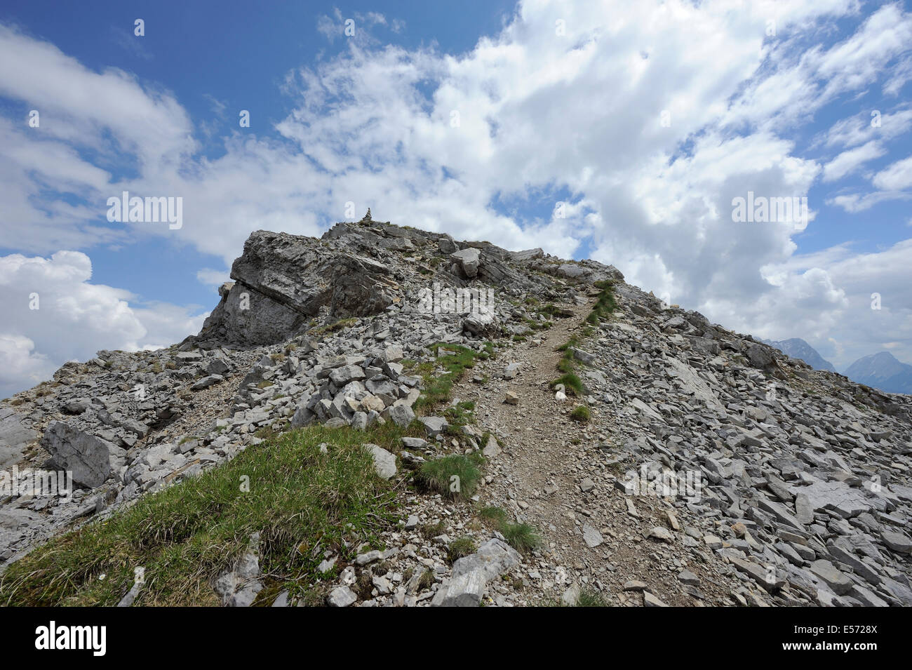 Sentier de randonnée de montagne à Upsspitze et Daniel, Lermoos, Autriche Banque D'Images